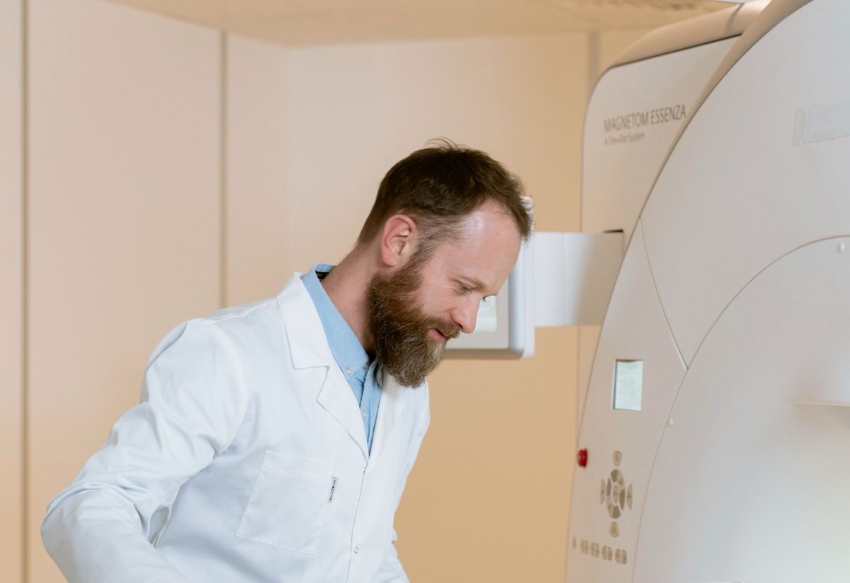 Radiográfus a beteg mellett